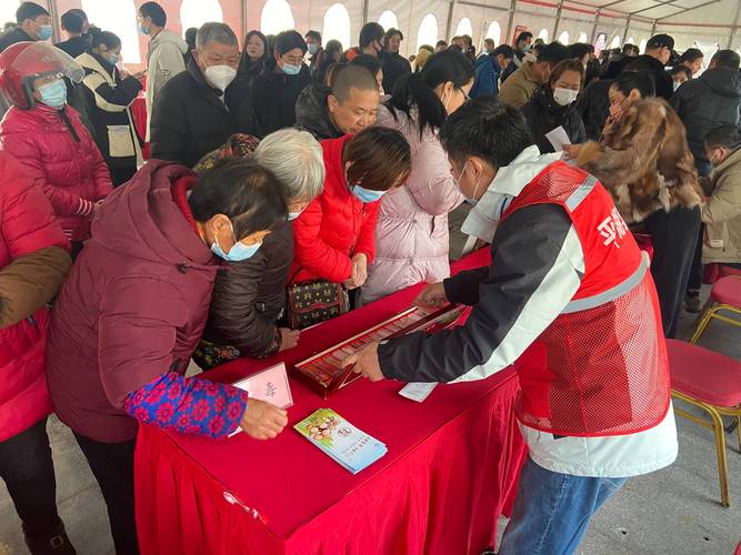 此次宣传活动,共发放禁毒宣传资料500余份,接受咨询200余人次,让广大